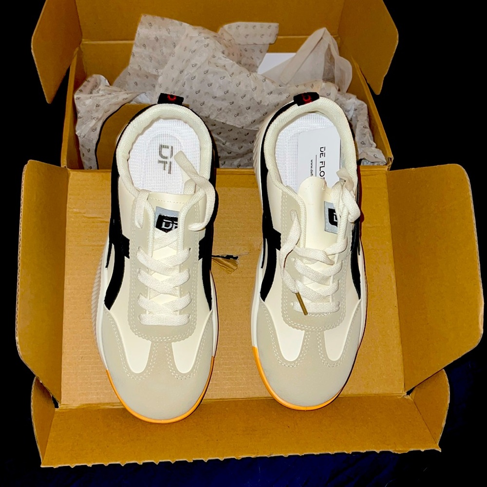 DeFlorance Ultra-comfortable Vintage Sneakers - 9/9.5